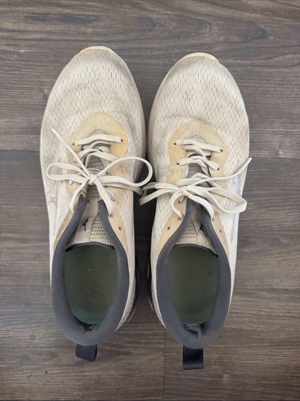Mizuno Light Gray Athletic Running Shoes